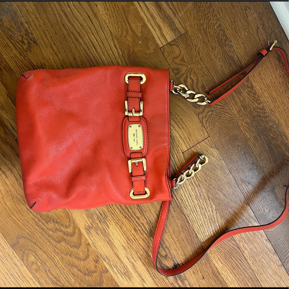 Michael Kors crossbody bag. Perfect for spring and summer!